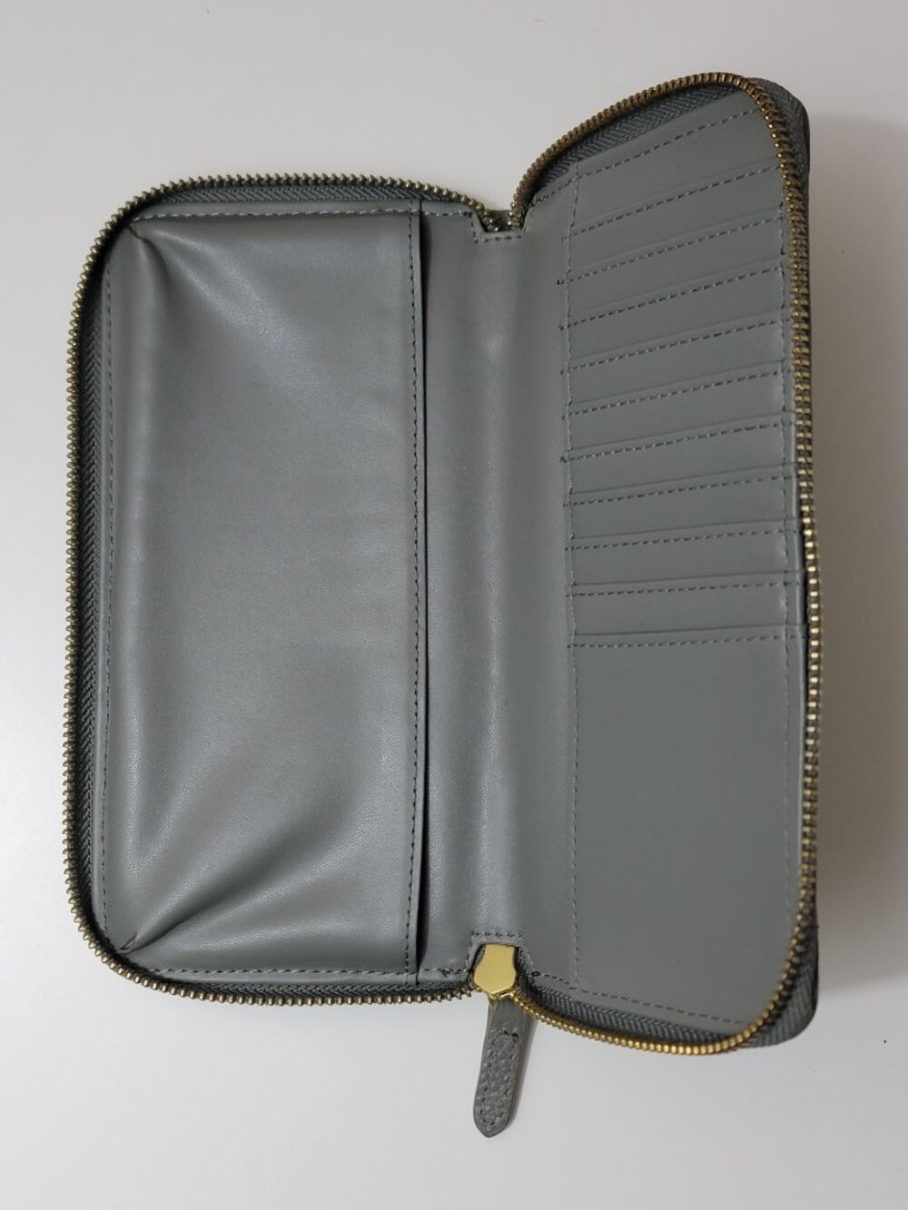 Joy Mangano Gray Pebbled Leather Zip Around Wallet Clutch Gold Hardware - Picture 6 of 6